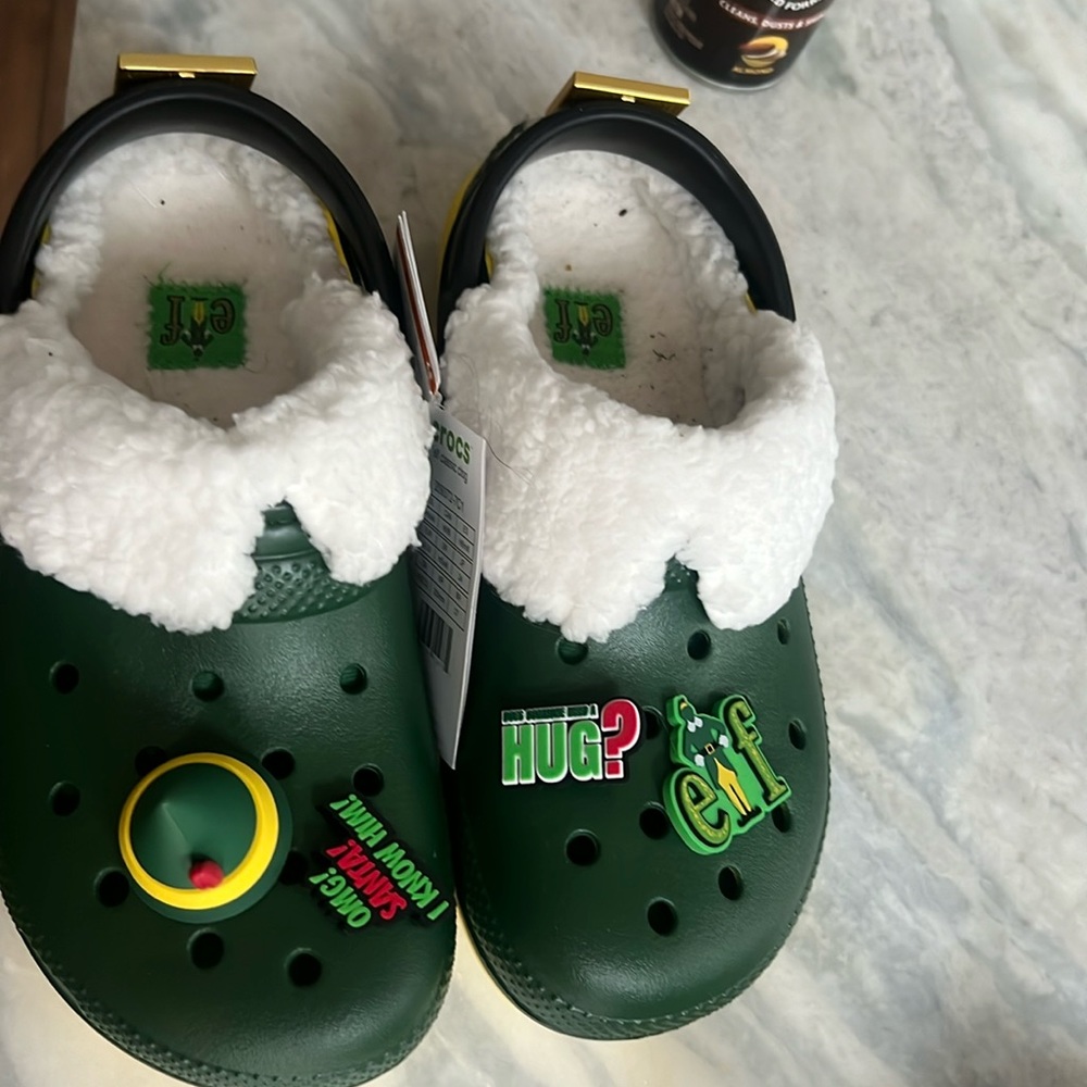 Crocs women’s 8 men’s 6